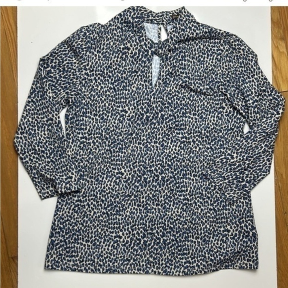 J. McLaughlin‎ Retro Twist neck top
sz S